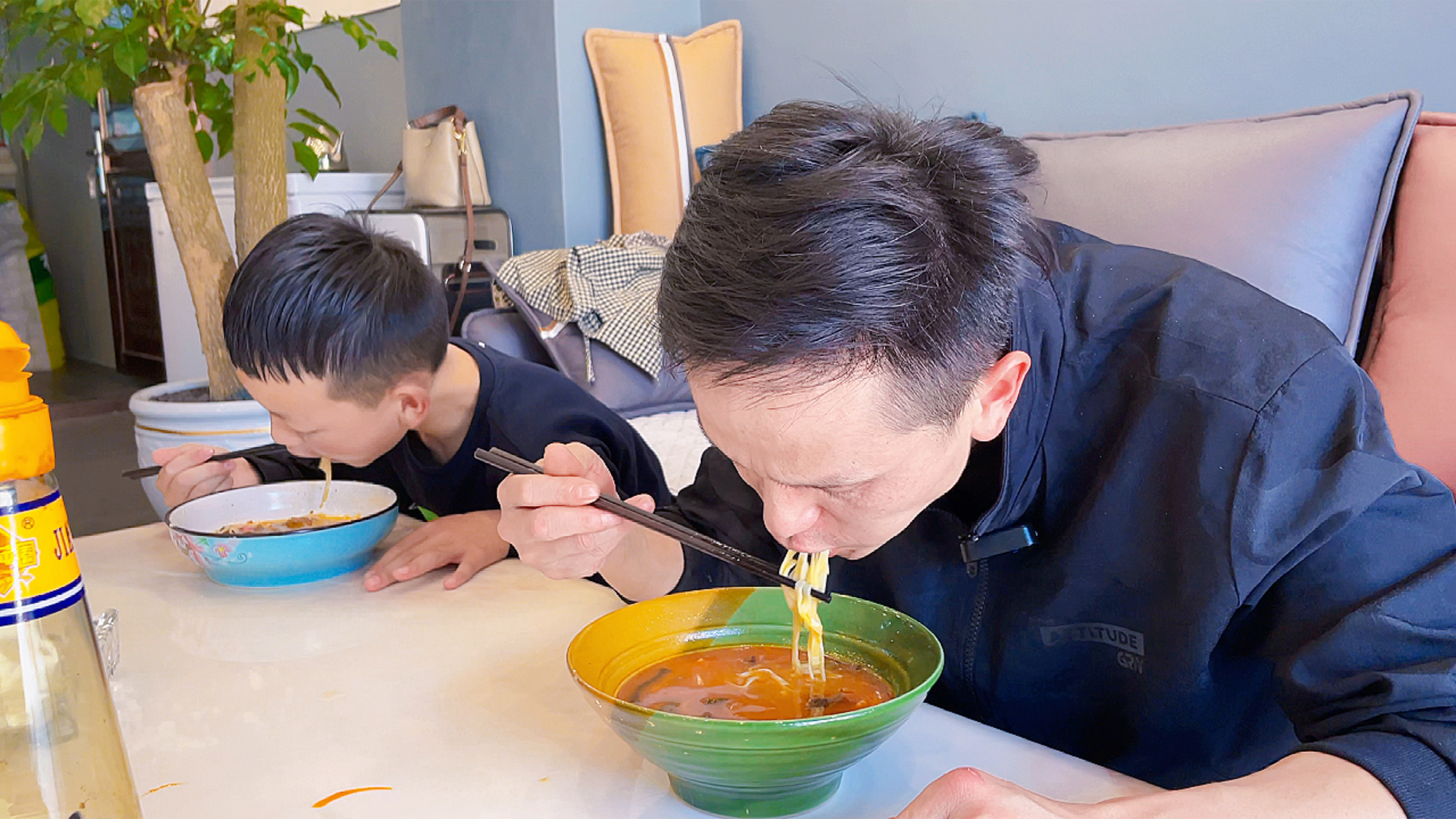 家乡情怀——火腿酸汤面 世间唯有美食治愈一切