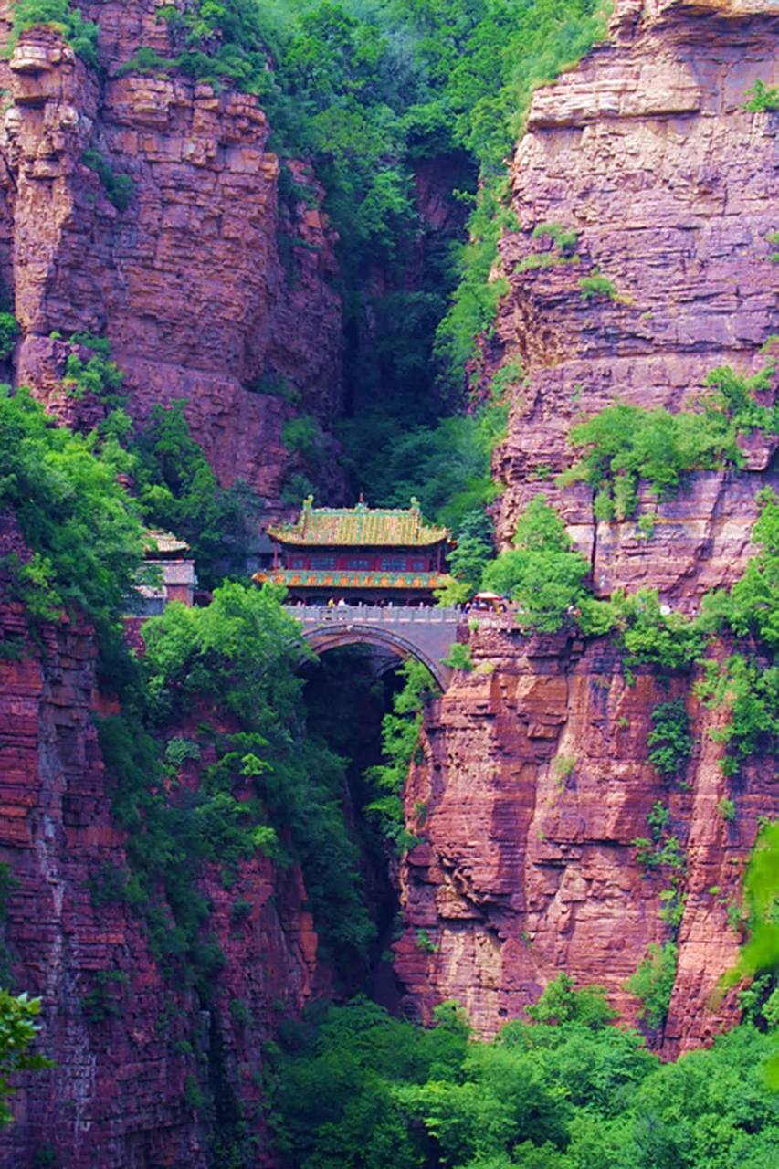 #乐享周末分享吧# 夏季到井陉苍岩山游玩是不错的选择,路程不远不近,