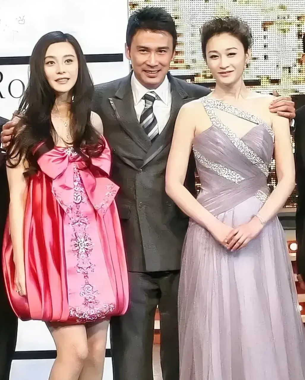 柳云龙什么时候跟李小冉还有范冰冰合影了,这该不会是p图p出来的吧