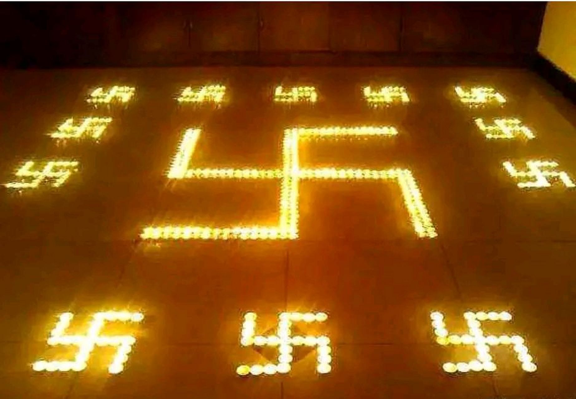 佛教的"卍"这个字怎么读?