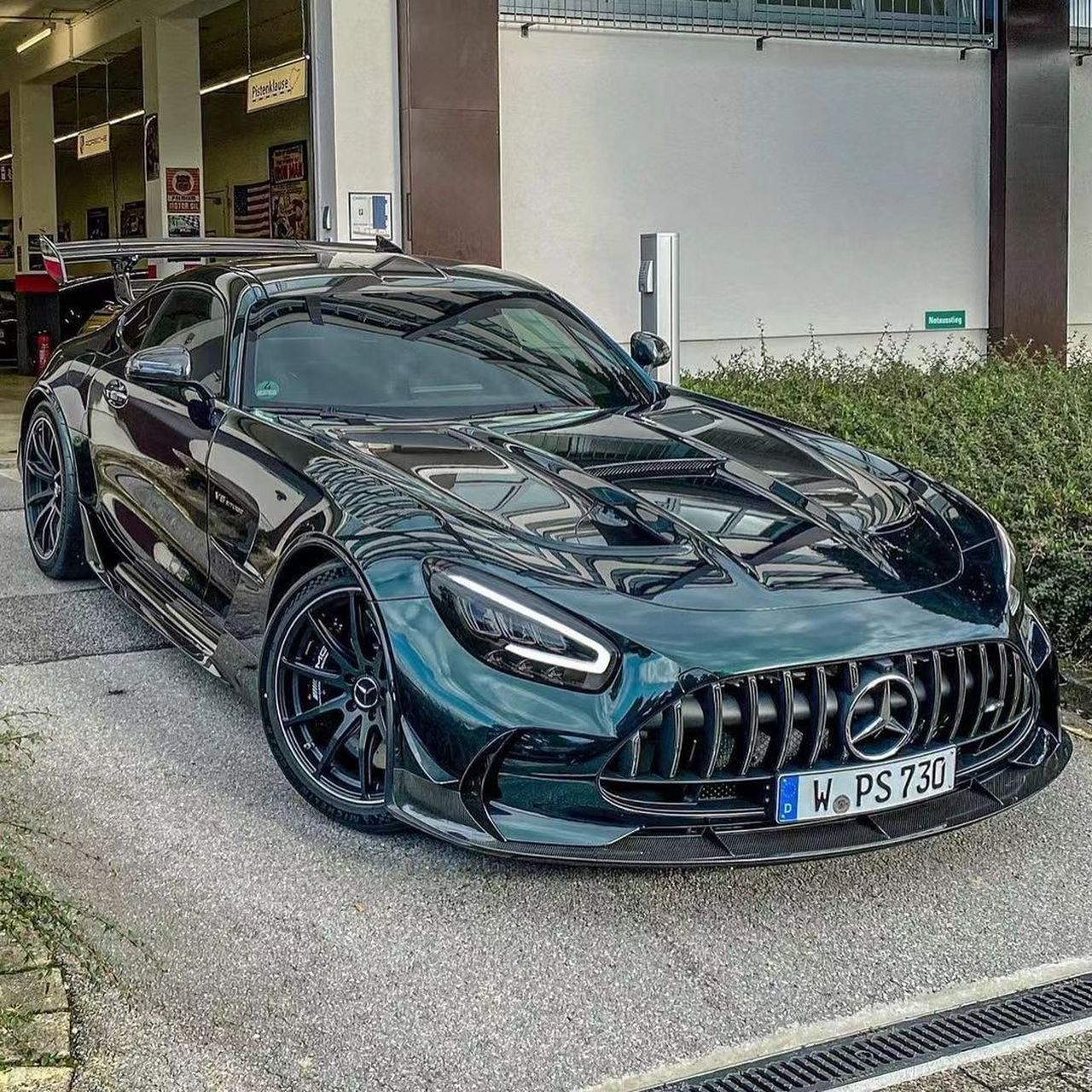 奔驰# amg gtc敞篷跑车配色,你中意哪一款?