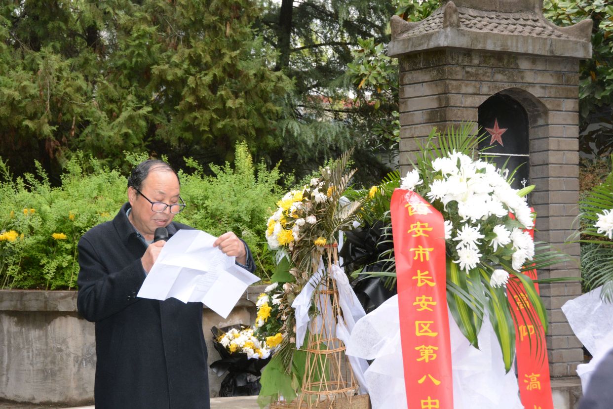 清明祭掃柳青墓,老少同溫《創業史》,邁進強國新徵程