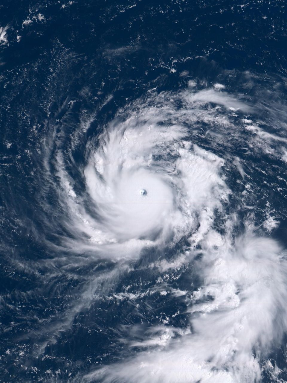 北京7月17日电热带风暴"塔利姆"周一早些时候增强为台风,并将成为