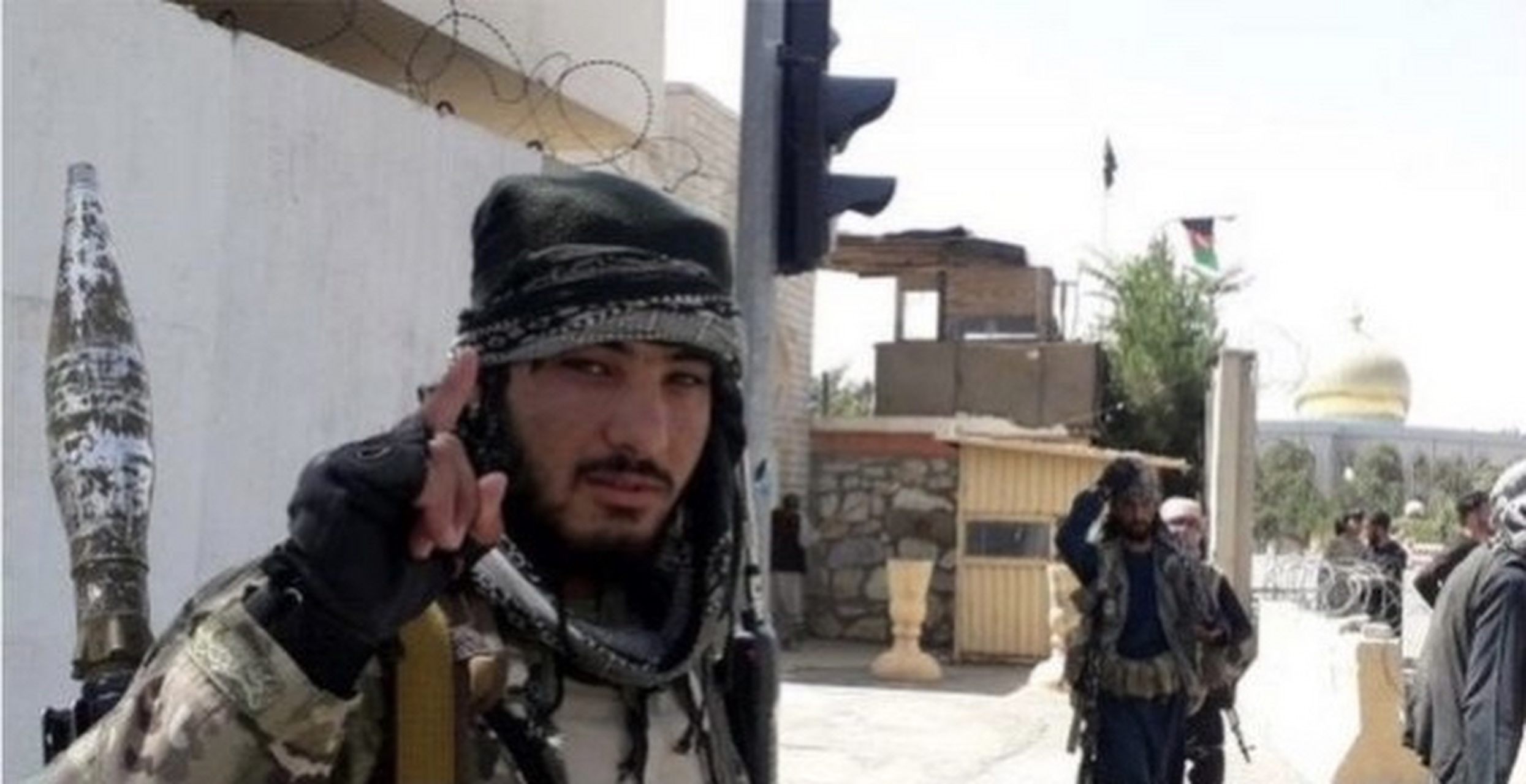 阿富汗警察颁发了新的警察制服,塔利班街面部队走向正规化.