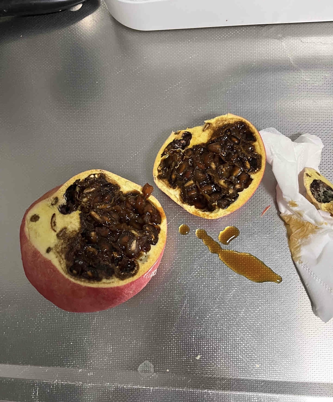 这次在楼下看到石榴很新鲜就买了5个,结果每一个打开都是坏的,外表