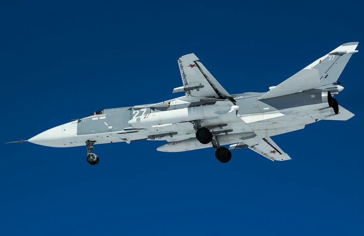 战机欣赏:俄罗斯 苏-24战斗轰炸机