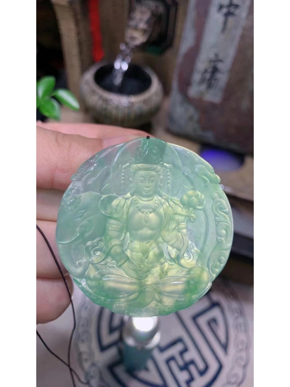 翡翠# 高冰晴底翡翠普贤菩萨挂件牌!#传统文化