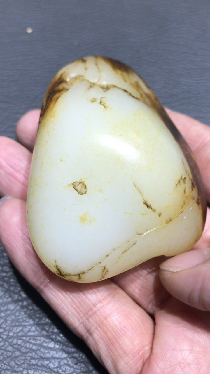 和田玉籽料暖白肉细精品