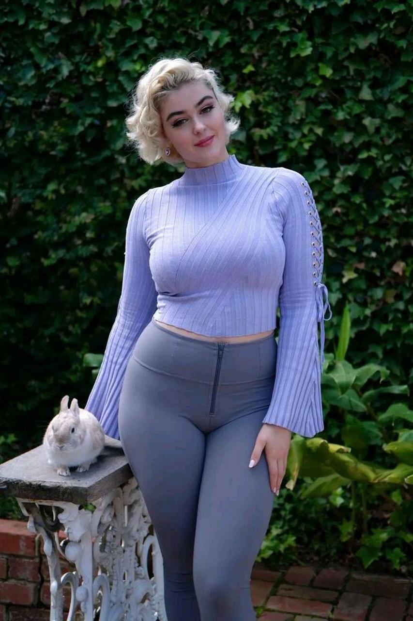 澳大利亚模特斯蒂法尼娅·菲拉里奥.