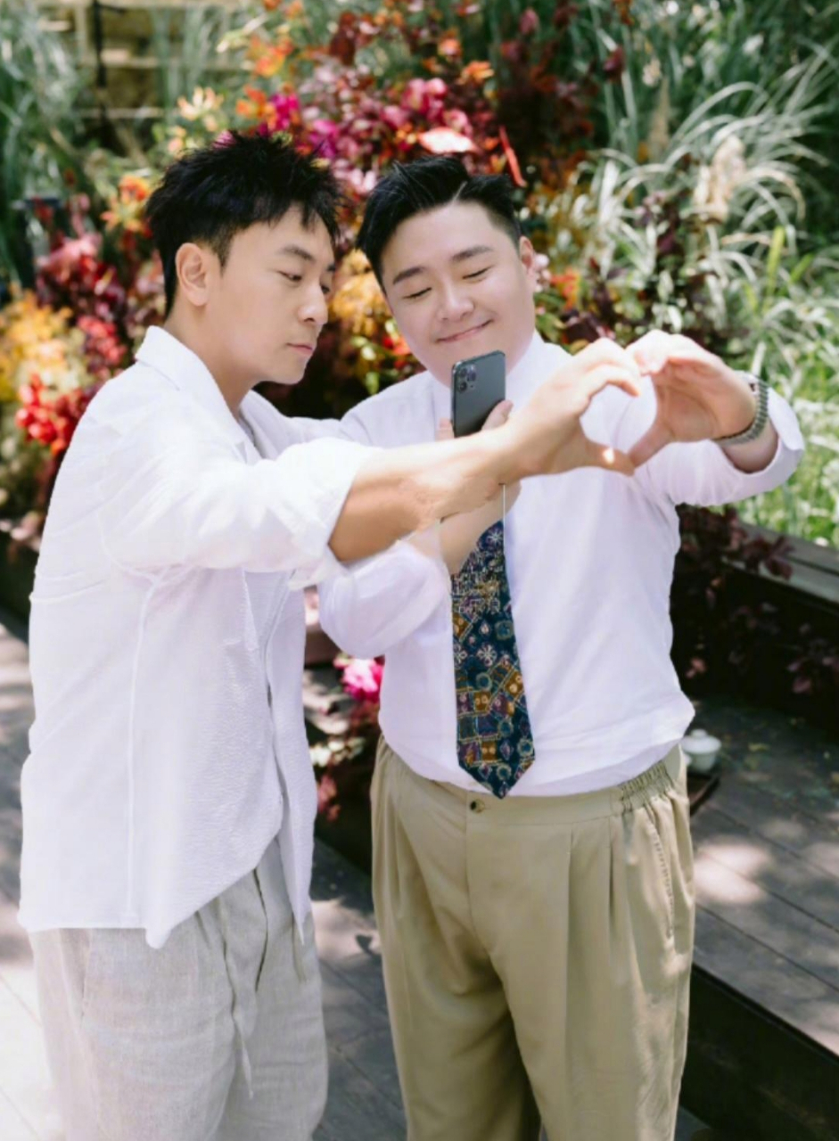 释小龙给郝劭文当伴郎#  郝劭文晒婚礼现场照片,机智顽皮的小和尚