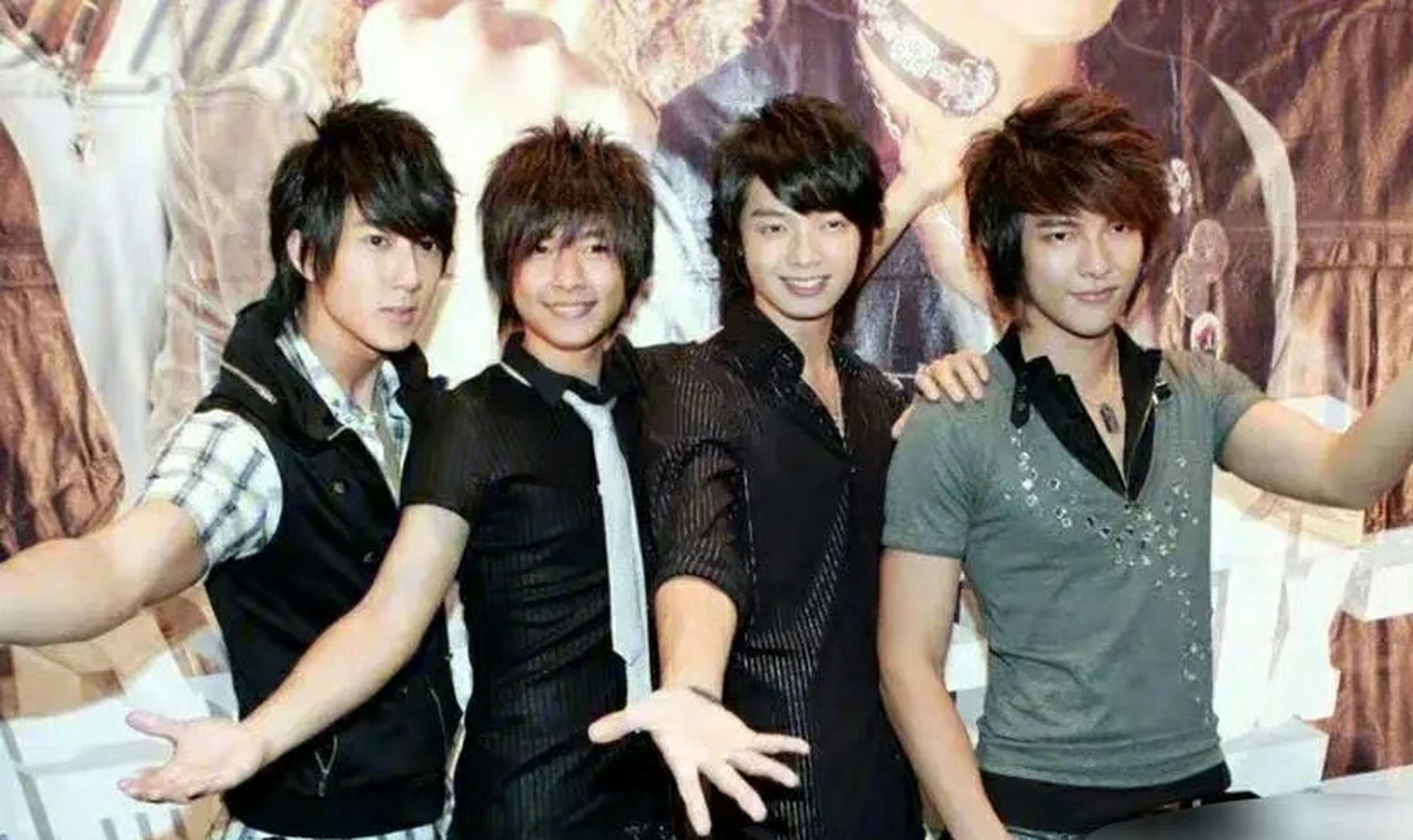 吴尊-原名吴吉尊 改名后神秘矜贵的贵公子 炎亚纶-原名吴庚霖 据说