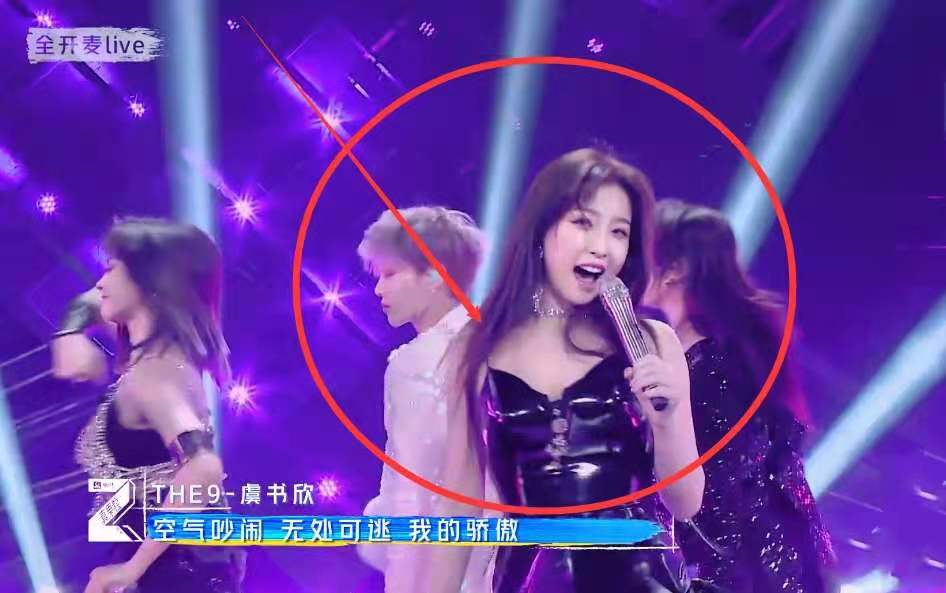 面对男学员跳舞,却因动作太大肩带滑落,虞书欣的反应我能看30遍