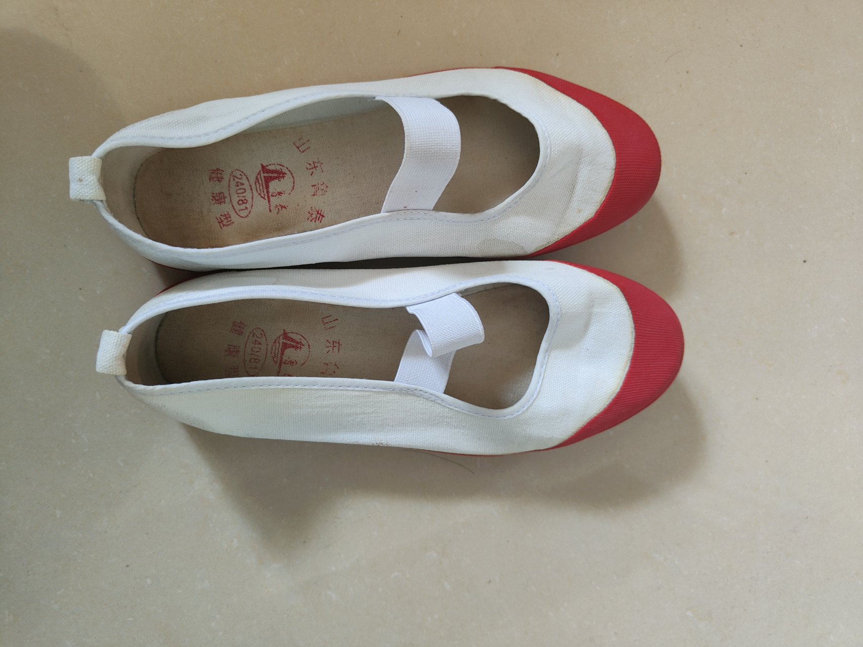 友友们你们穿过这种白球鞋吗?