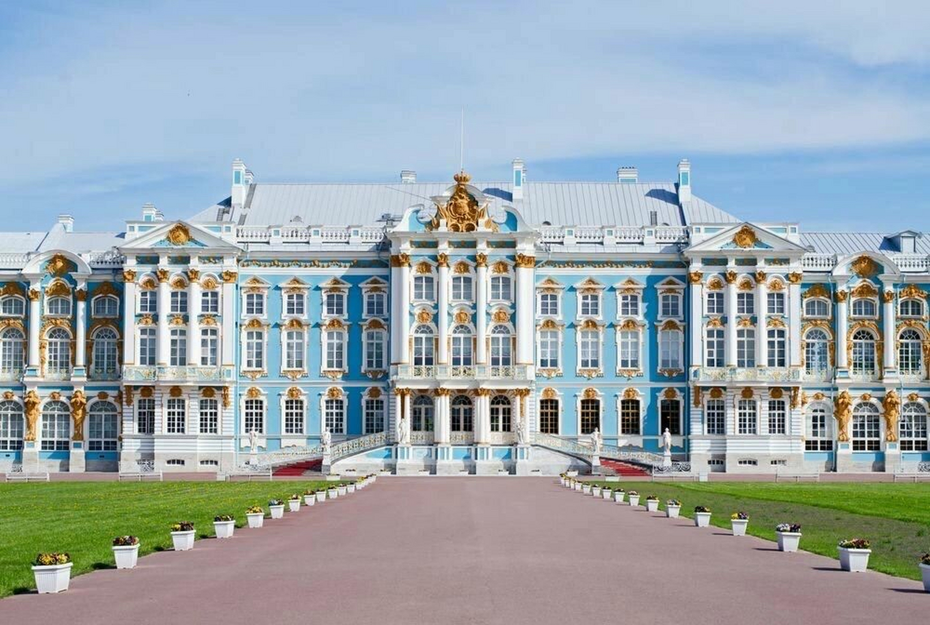 叶卡捷琳娜宫 叶卡捷林娜宫,宫殿位于圣彼得堡南边26公里处的皇村