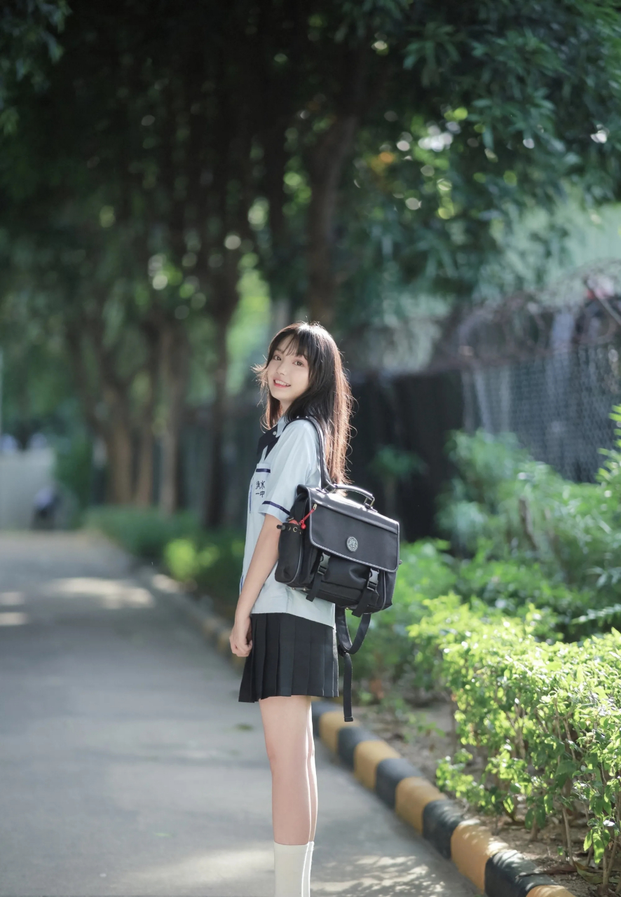 一中校花,撩动青春的心弦