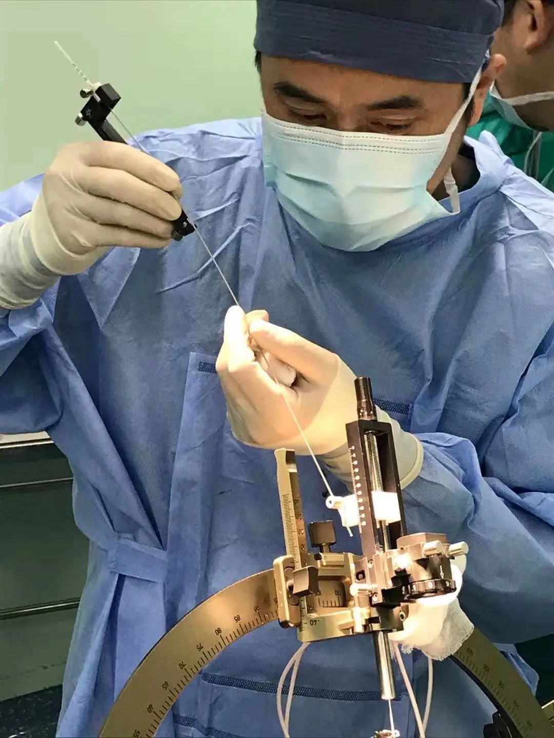 脑起搏器植入手术为帕金森病患者"重启人生"