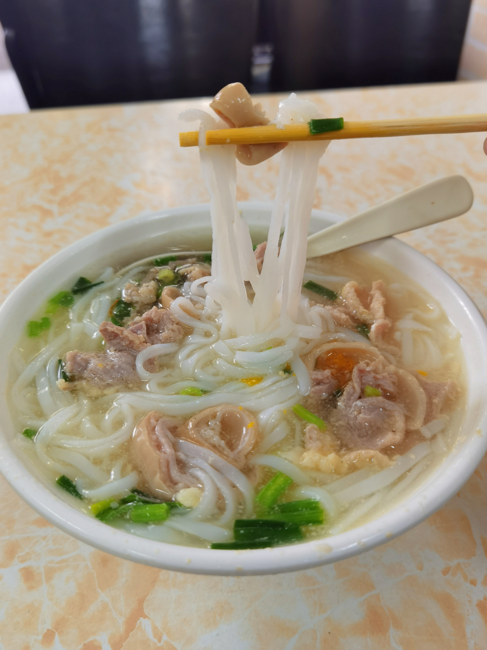 海南特色小吃:后安粉  都说海南人的早餐离不开粉.这也许是真的!因为