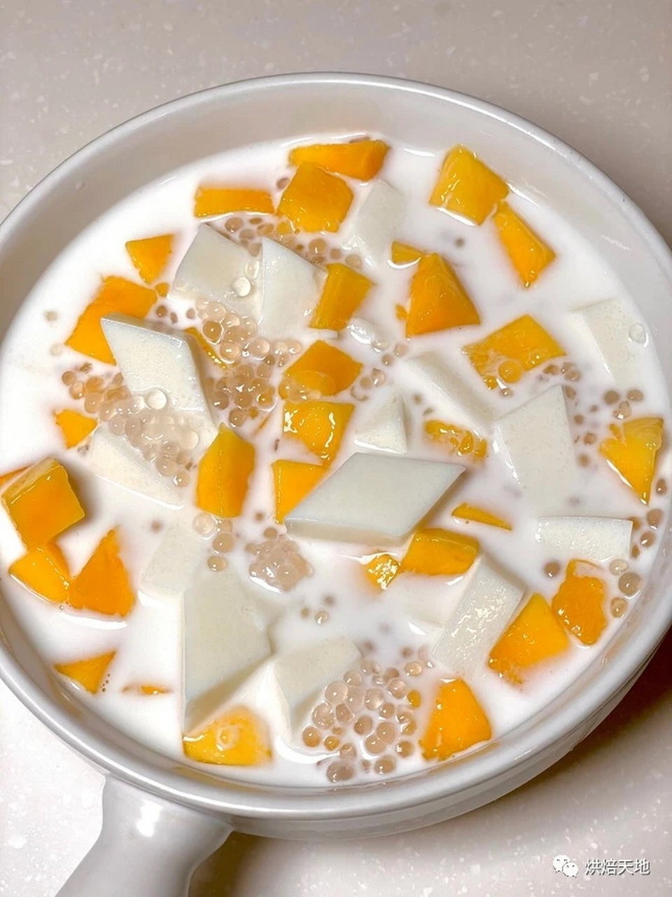 芒果奶冻西米露  食材 芒果1个  西米适量  白凉粉20g  牛奶250ml