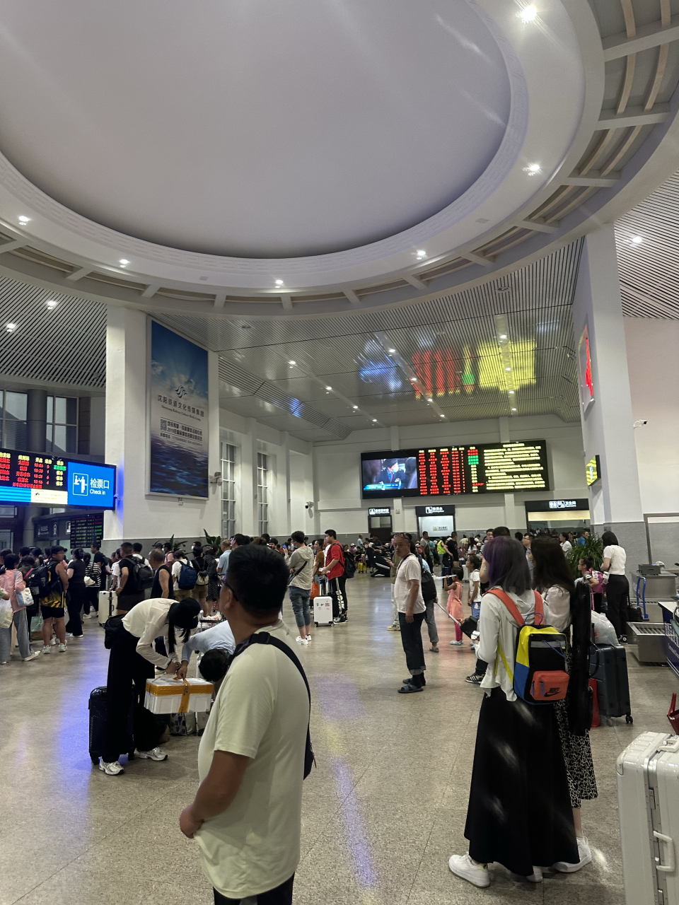 秦皇岛火车站站口图片