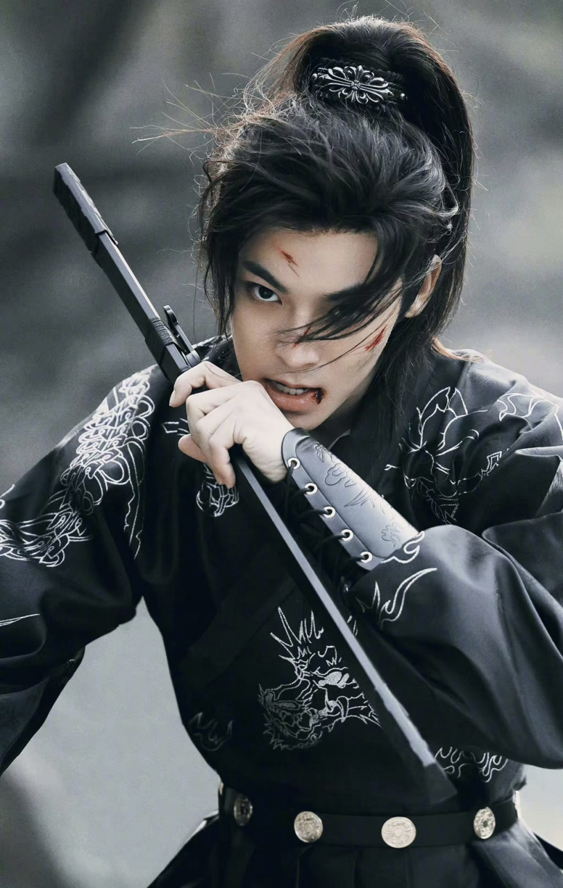 侯明昊是不是要火了,新剧的古装造型大家都在夸太帅了