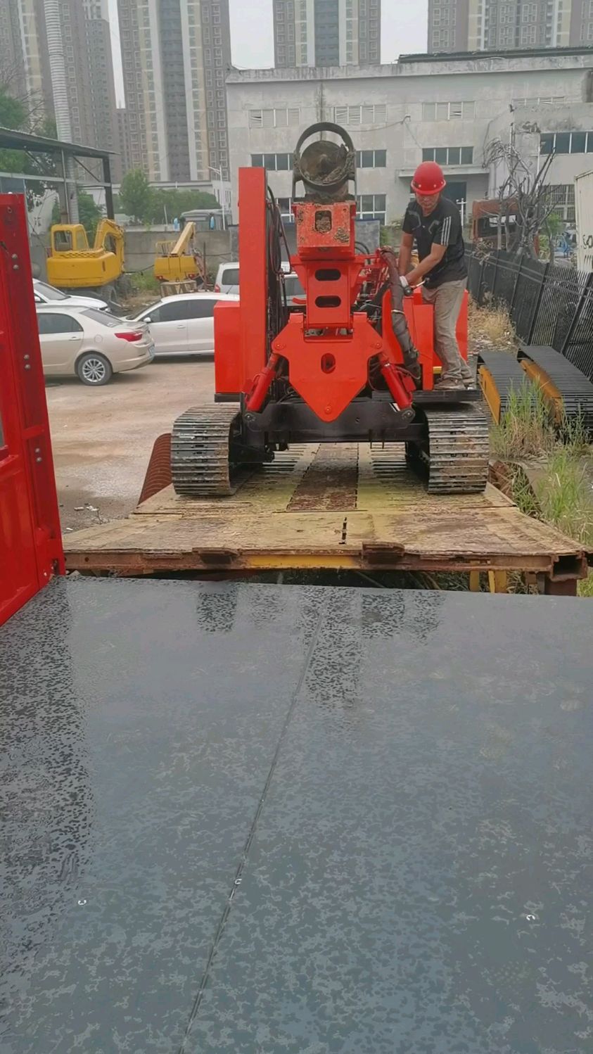 爬山虎钻机 新疆光伏打桩机 戈壁滩光伏引孔机-度小视