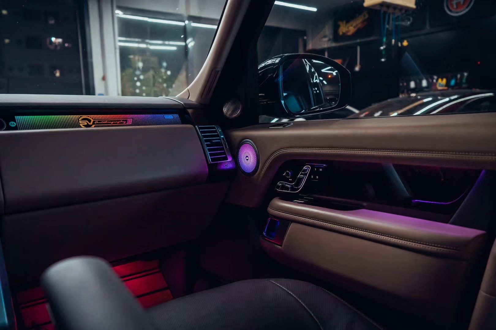 路虎揽胜行政氛围灯