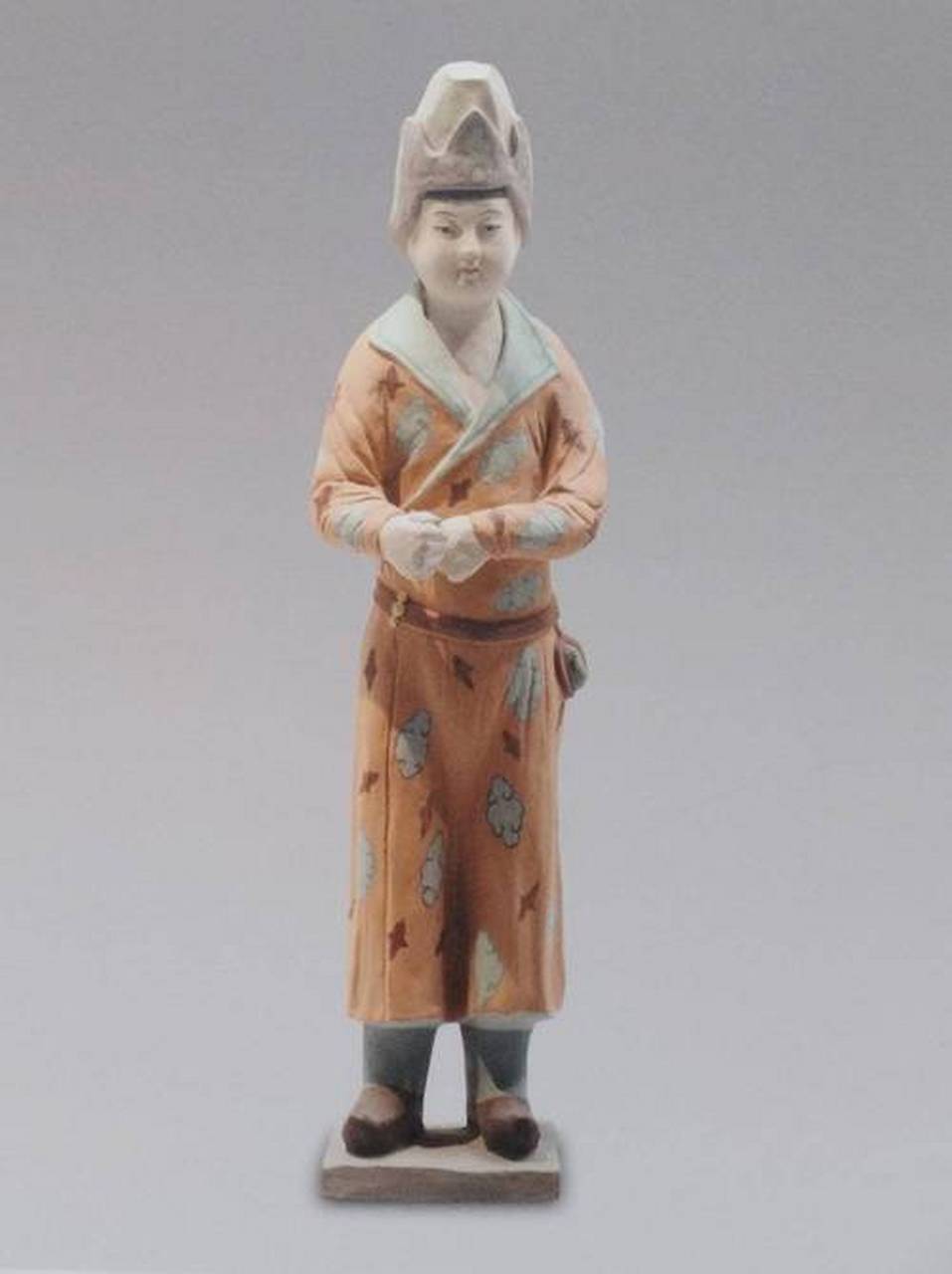 从目前的研究看,唐代女着男装的流行轨迹是:唐初女着男装渐起,天宝时