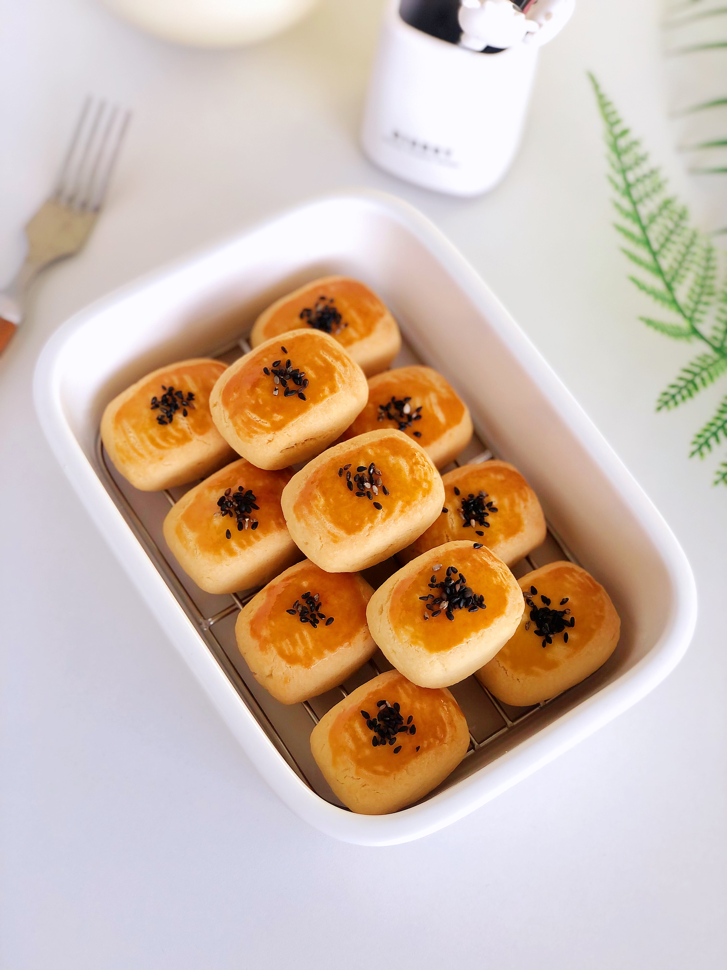 酥掉渣曲奇酥皮加咸香肉松夹心的肉松一口酥,超简单过年必备零食