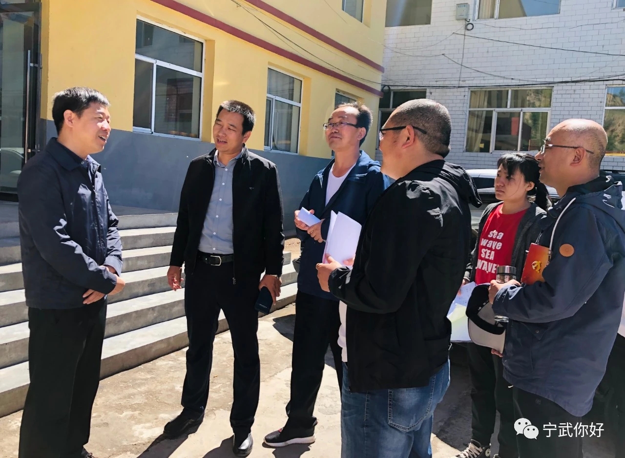 山西忻州宁武县长王卓在迭台寺乡调研督导脱贫攻坚工作