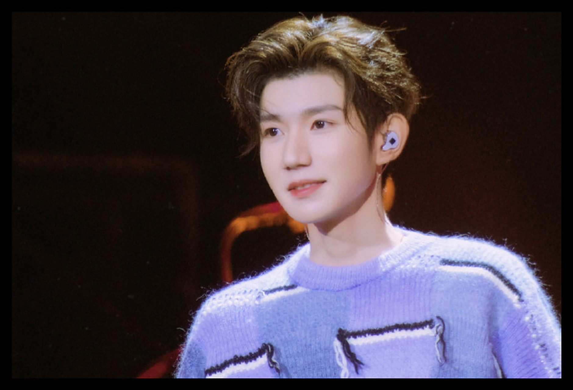 王源美图分享##原创音乐人王源#  #王源#  唱圆舞曲的王源,温温柔柔