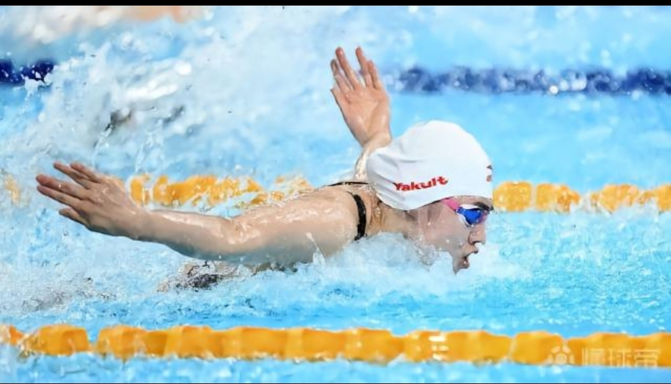 张雨霏游出25秒20再次打破赛会纪录,这也是中国游泳队本届大运会第2