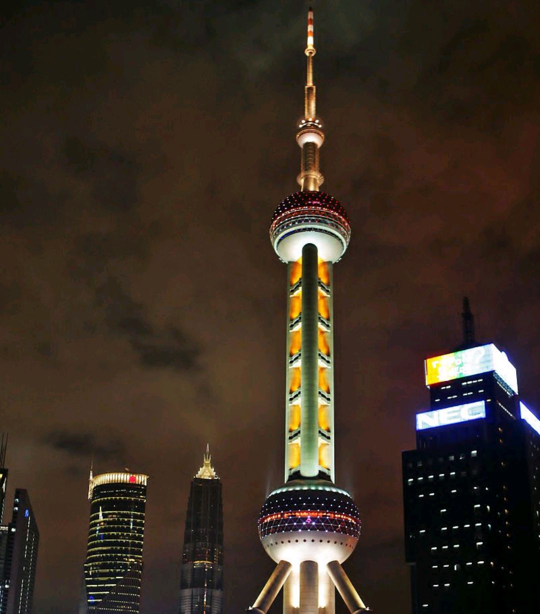 上海三大标志性建筑夜景令人叹为观止