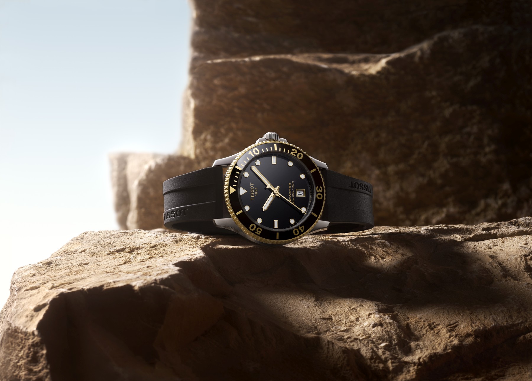 天梭推出新款 seastar 1000 石英 40 毫米潜水表