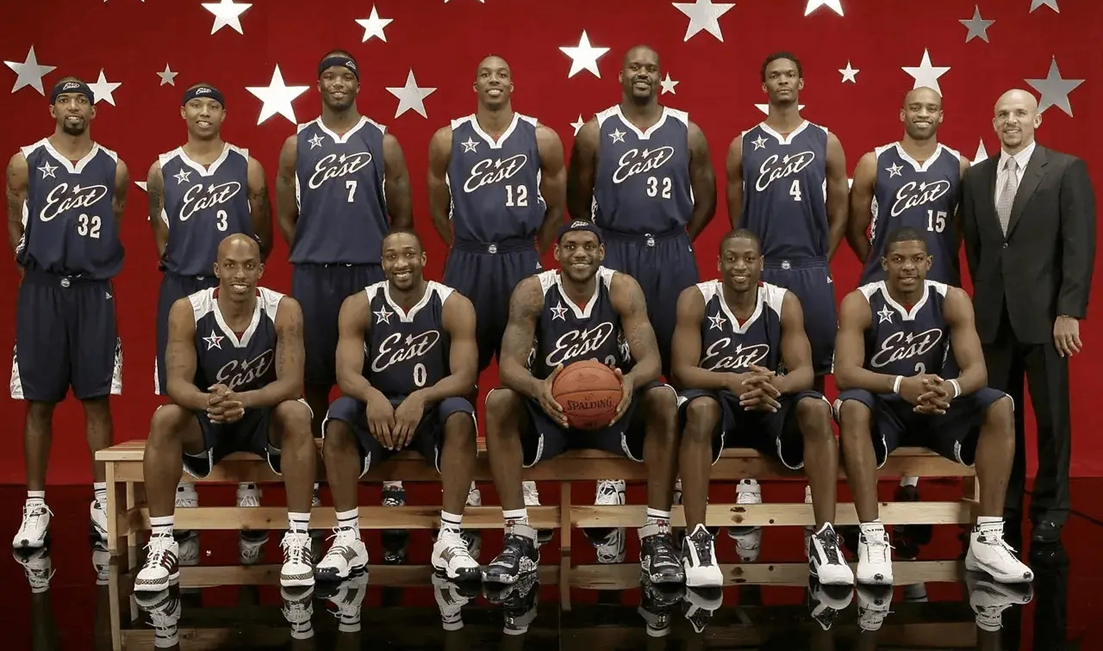 这张某年nba东部全明星合照,没有十年球龄都认不全  第一排从左边开始