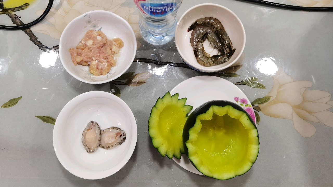 鲍鱼西瓜盅!如此烹饪,更能煲出美味靓汤,甜嫩鲜香,养生汤!