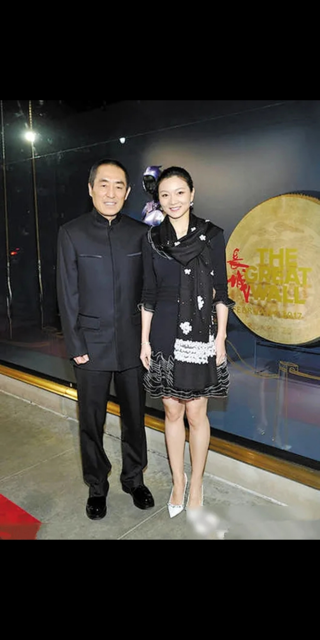 晚饭过后,不胜酒力的王海珍在张艺谋的搀扶下离开了饭店.