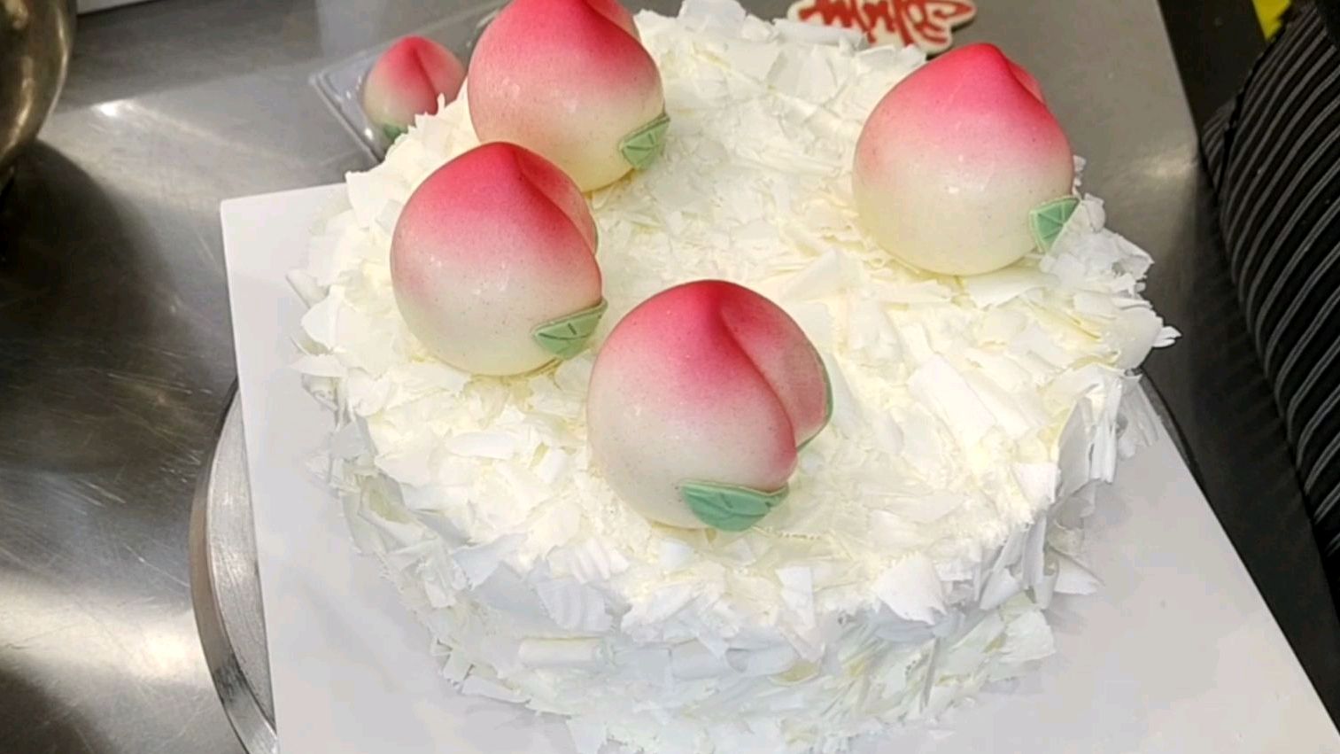 一款过大寿的寿星专款蛋糕,非常简单,不知道寿星老爷爷喜欢吗?