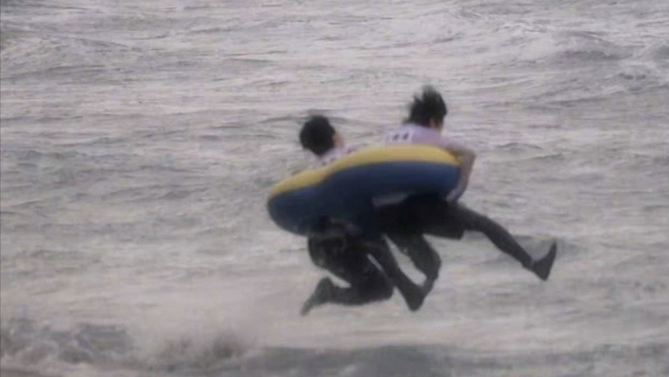 这期好像有撕名牌环节,而且常驻成员全员回归,飞行嘉宾还有王鹤棣,我