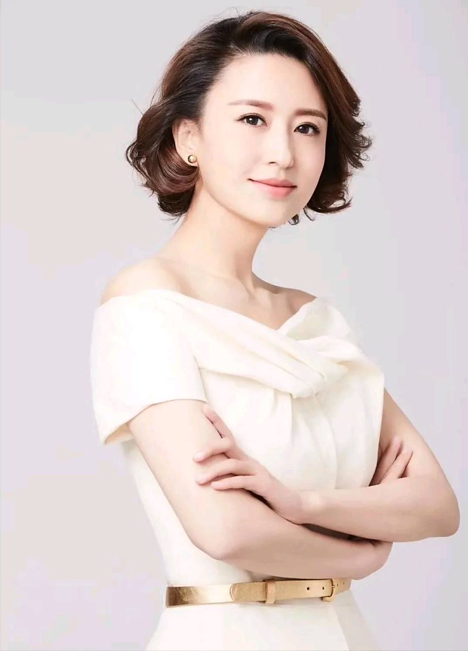 央视财经频道女主持人(央视财经频道女主持人叫什么)