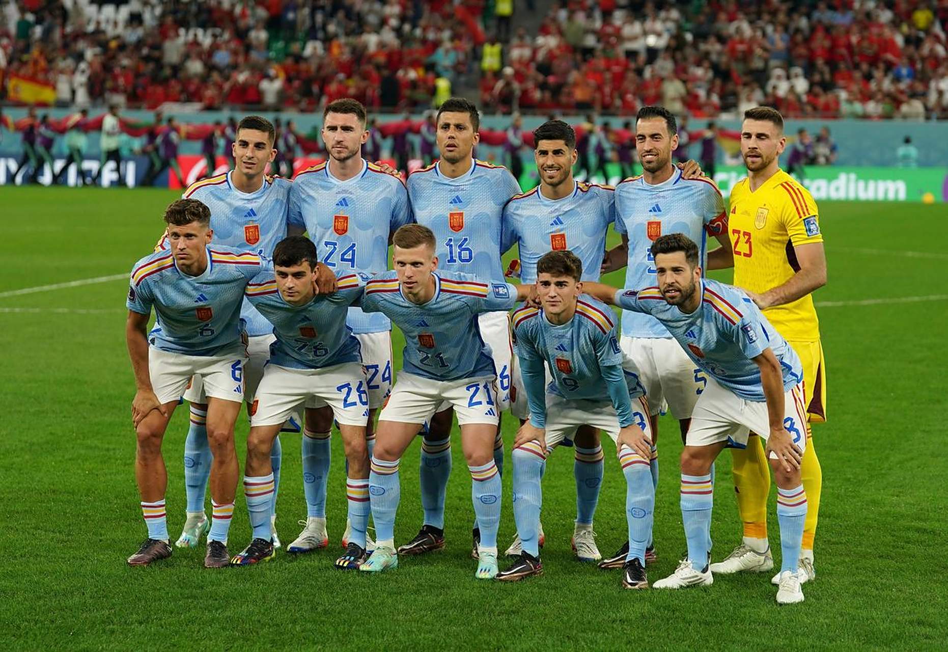 卡塔尔世界杯西班牙队首发球员在比赛前合影