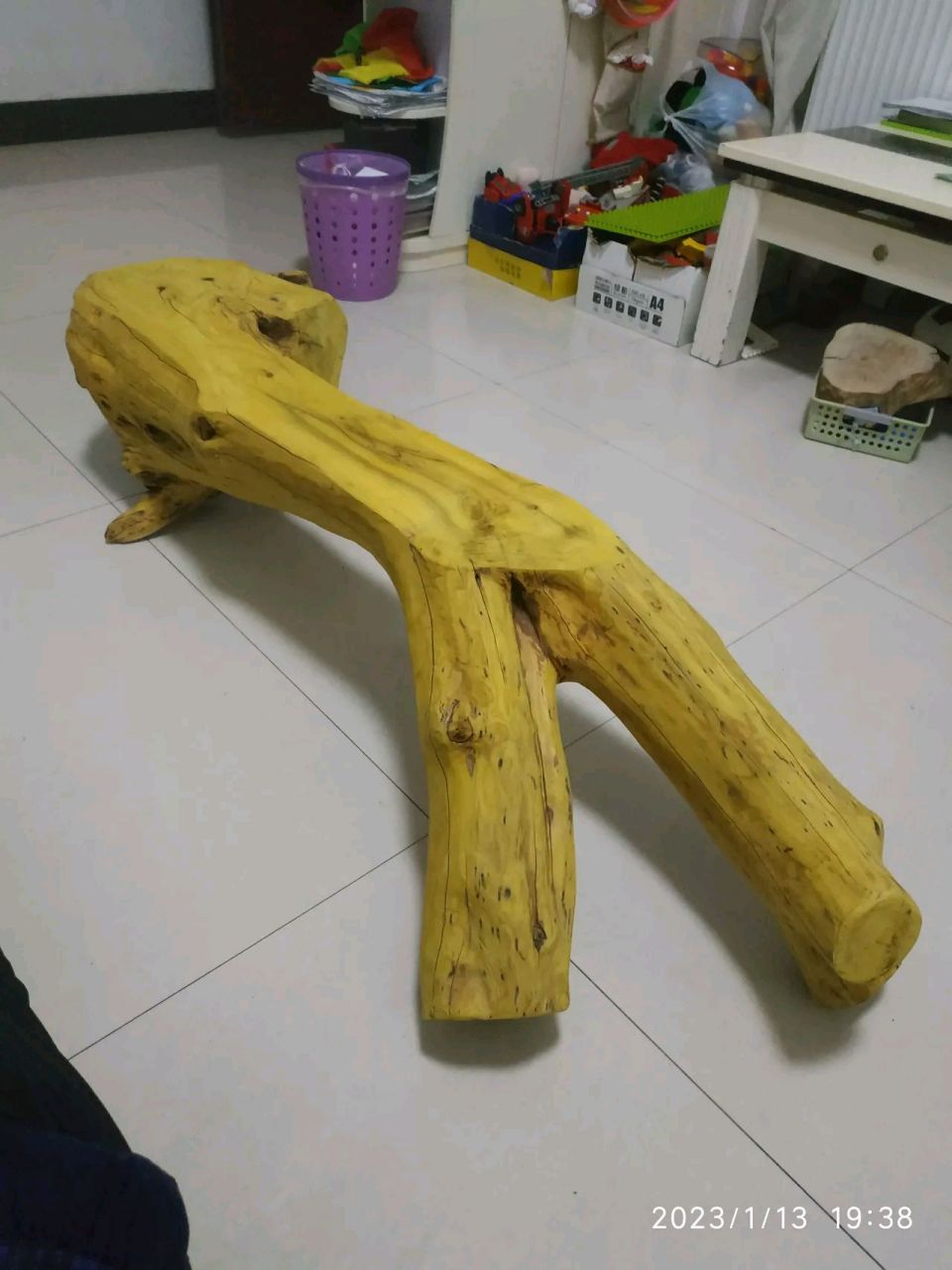 上捡的一棵朽木,是建风力发电站时,钩机挖扔的,是一棵三十年的黄栌木