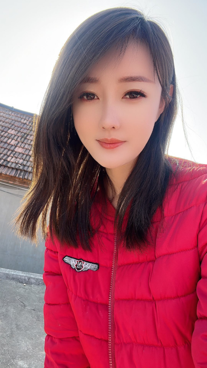 给大家推荐一个超级接地气的山东临沂网红美女王小丫,双子座的,年龄