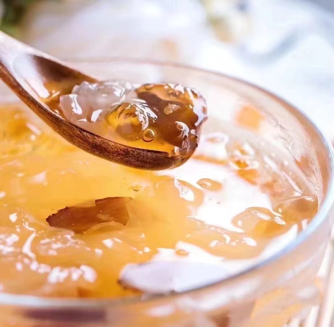 雪莲子桃胶甜品