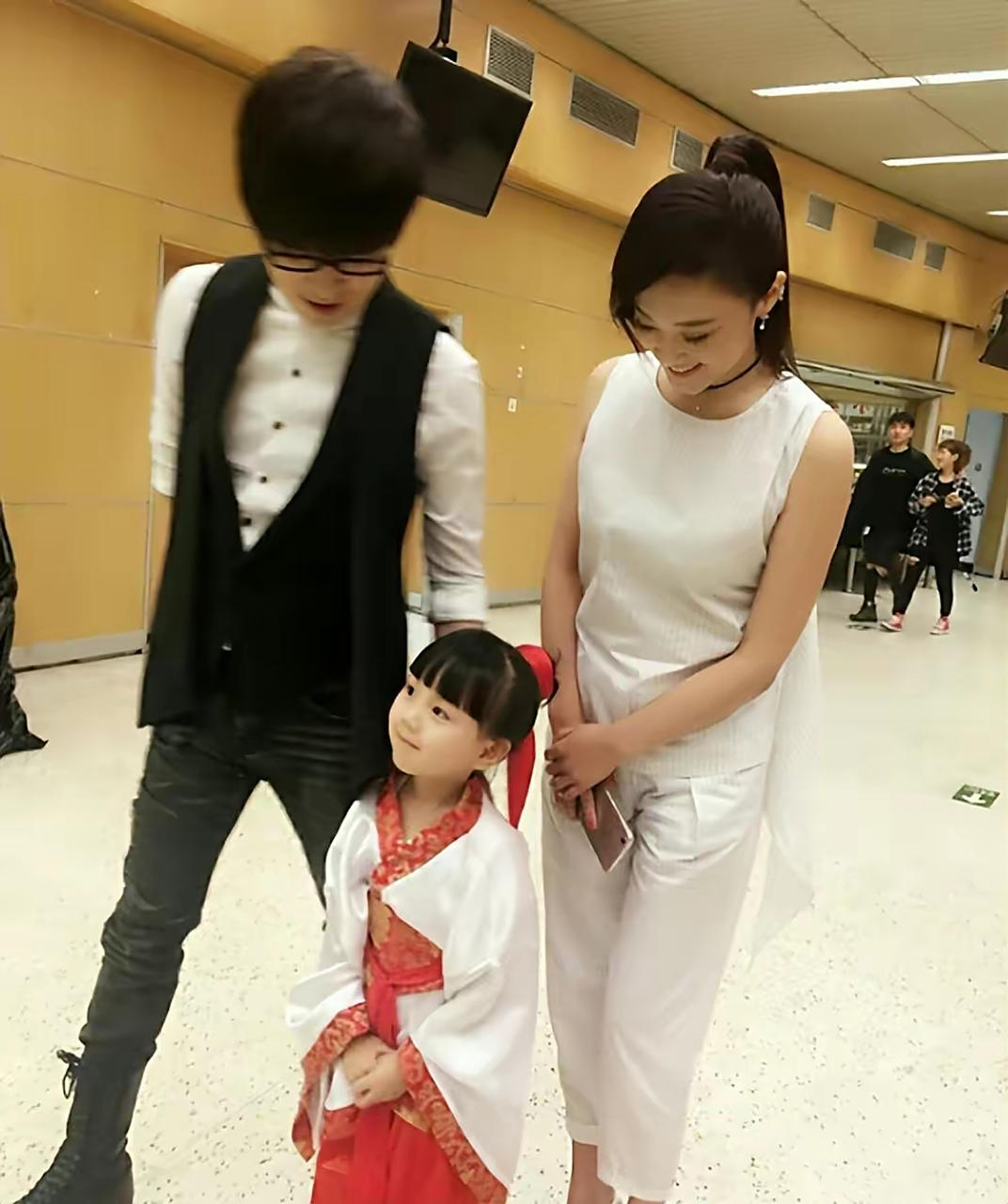 近日,有消息称玖月奇迹成员王小玮已经复婚,而且身形臃肿,疑似怀孕.