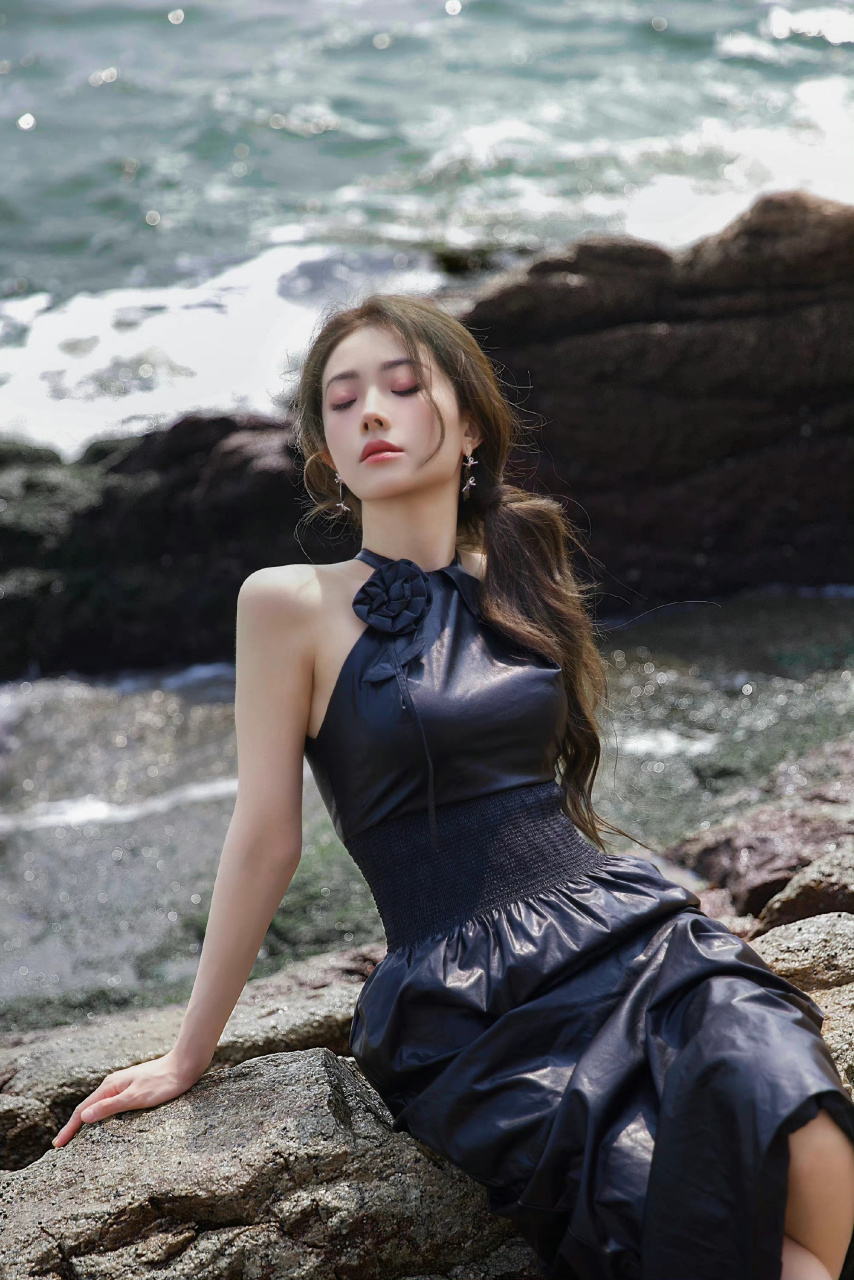 喻言  海边  光脚丫  性感迷人的小野猫