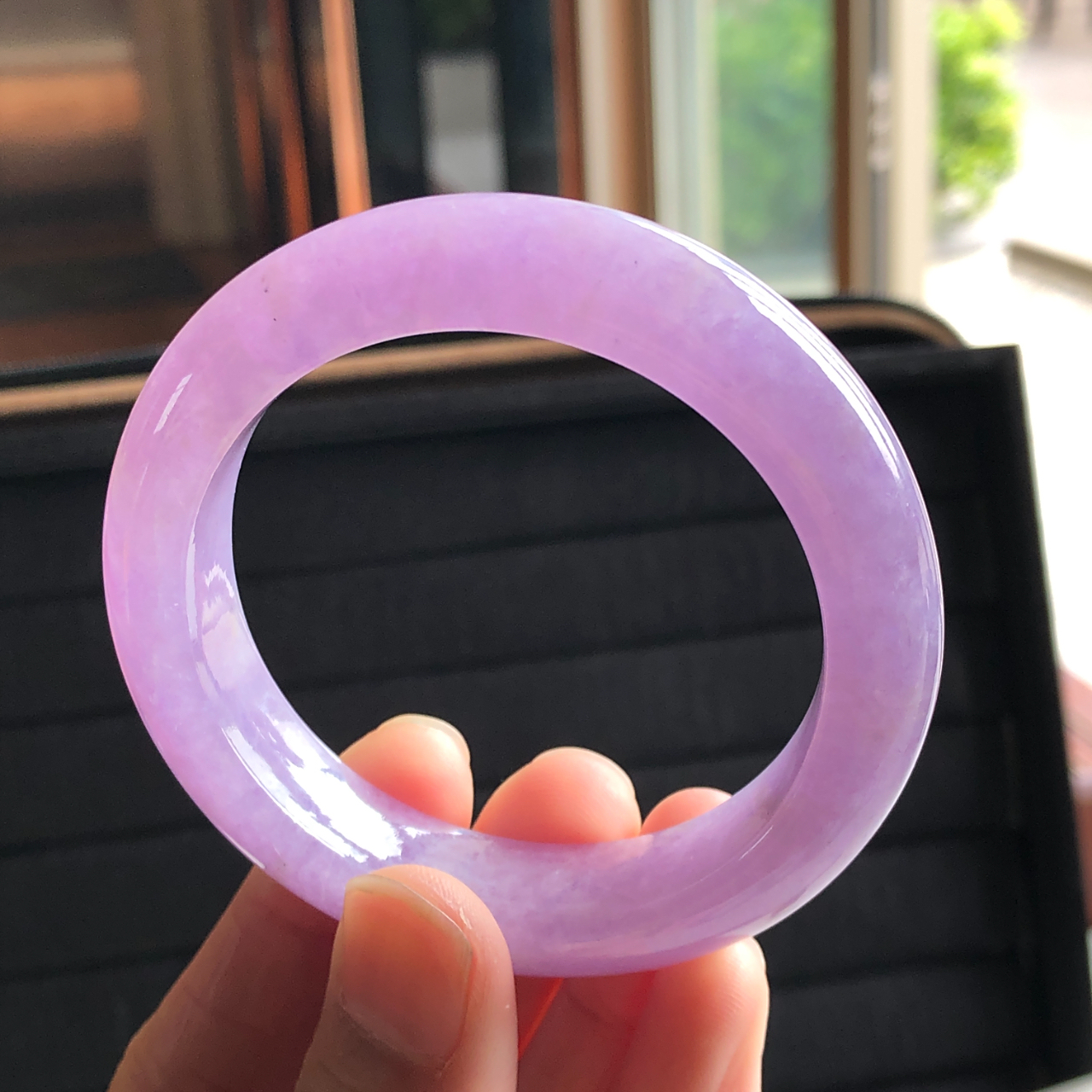 高冰紫罗兰手镯 高冰料子,底子冰冰润润的,细腻迷人,种水很好,蓝花