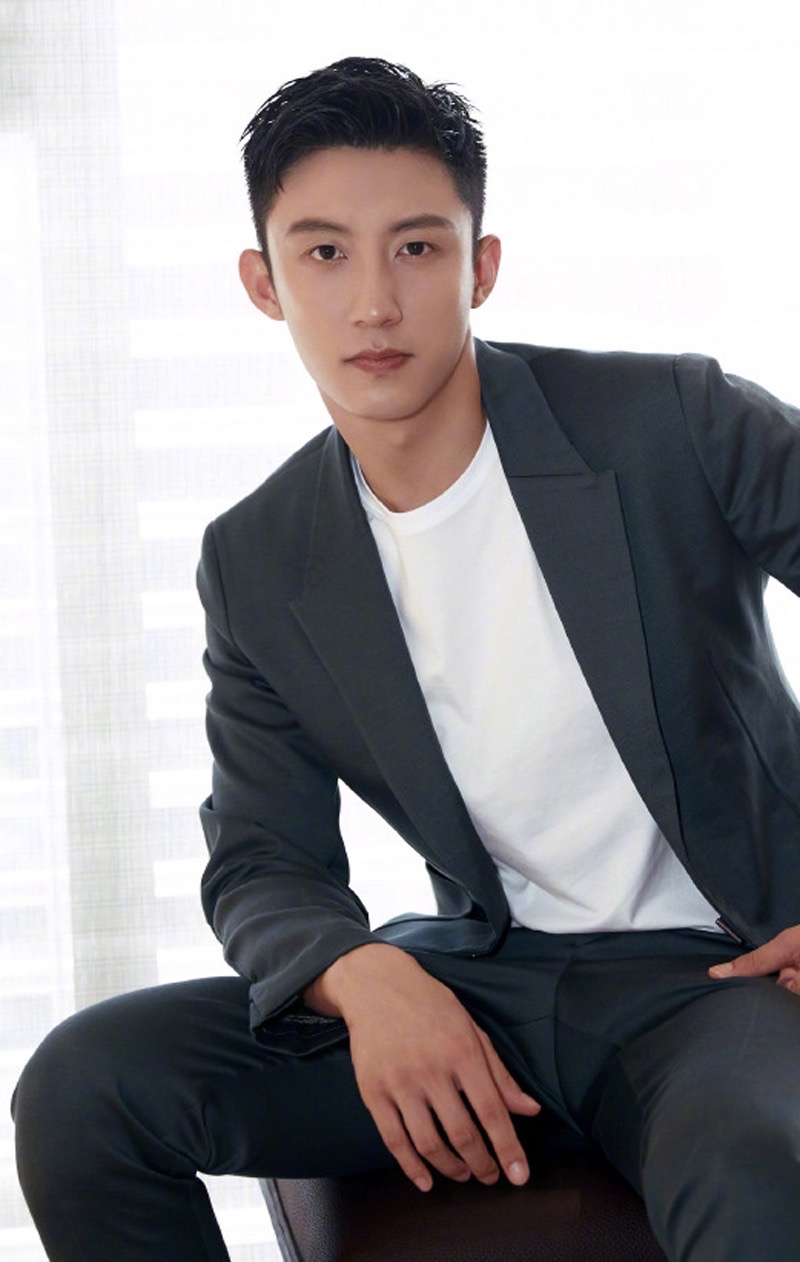 黄景瑜休闲生活照,简直太帅了,你会嫁给他吗?