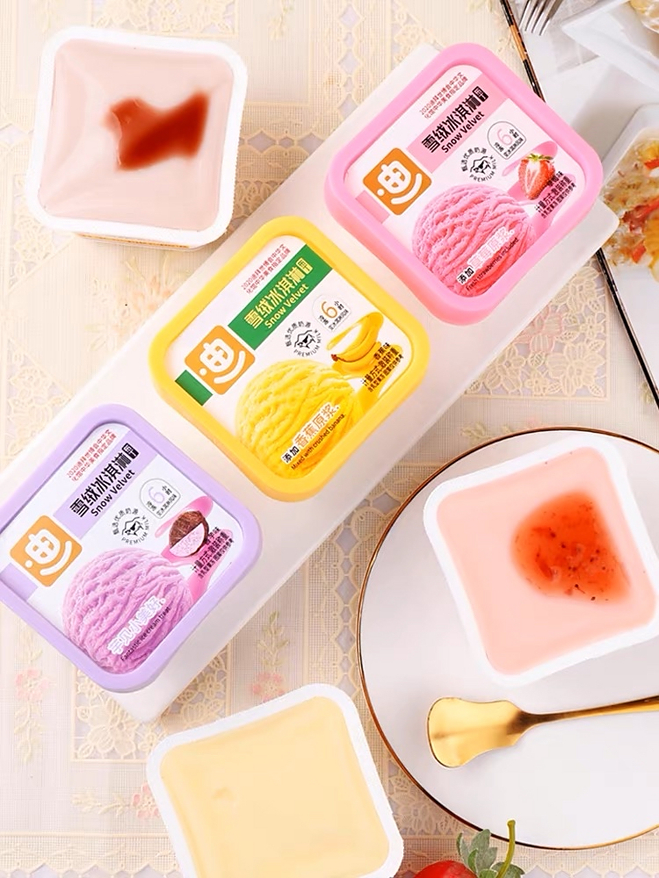 迪怩司雪绒冰淇淋布丁果冻,常温是布丁,口感细腻柔软;冷藏是甜品,奶