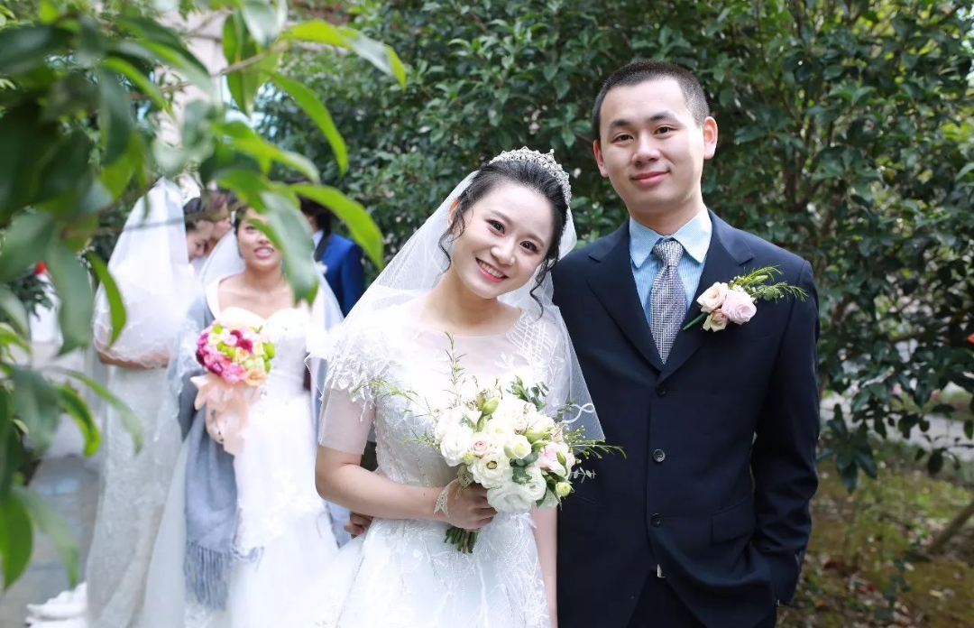 湖南女大学生结婚当天,打扮太过惊艳惹怒婆婆?网友:这谁能接受