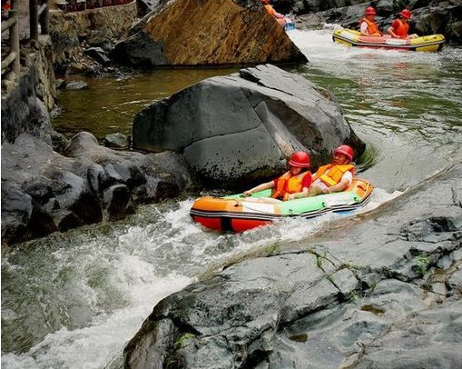 炎炎夏日,来点凉爽的玩法,今夏硬核漂流之"豫西大峡谷漂流"